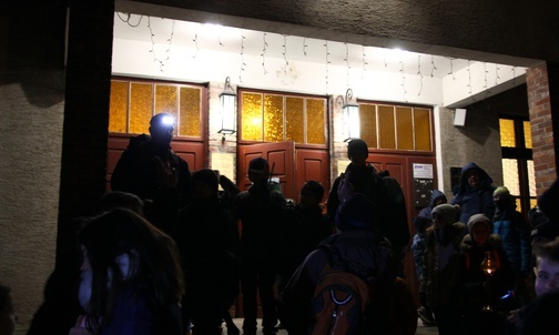 Z ojcem nocą na Drogę Krzyżową