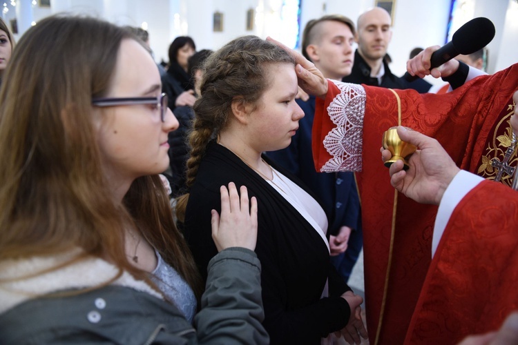 Bierzmowanie w kościele bł. Karoliny w Tarnowie