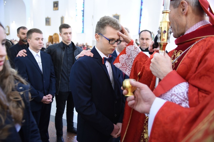 Bierzmowanie w kościele bł. Karoliny w Tarnowie