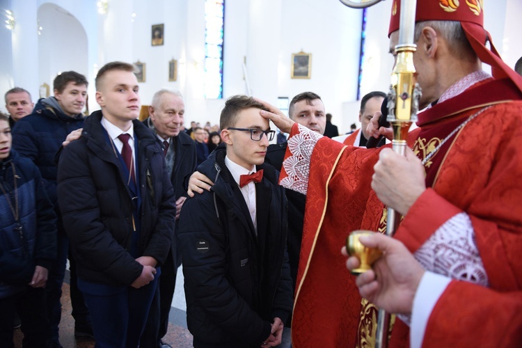 Bierzmowanie w kościele bł. Karoliny w Tarnowie