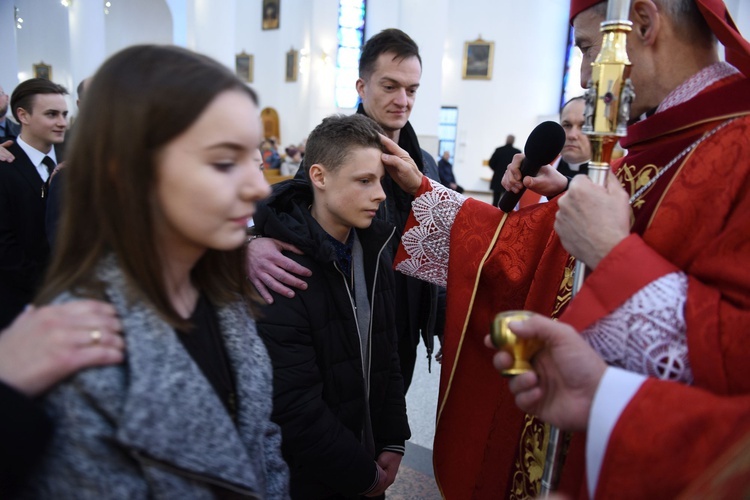 Bierzmowanie w kościele bł. Karoliny w Tarnowie