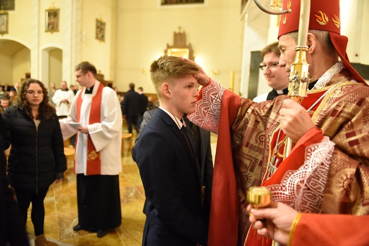 Bierzmowanie w kościele NSPJ w Tarnowie