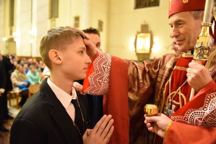 Bierzmowanie w kościele NSPJ w Tarnowie