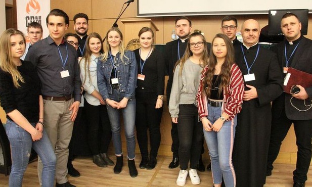 Kościół chce dotrzeć do młodych i synod ma w tym pomóc.