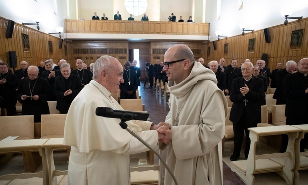 Papież: Bóg zawsze jest obecny w tym, co ludzkie