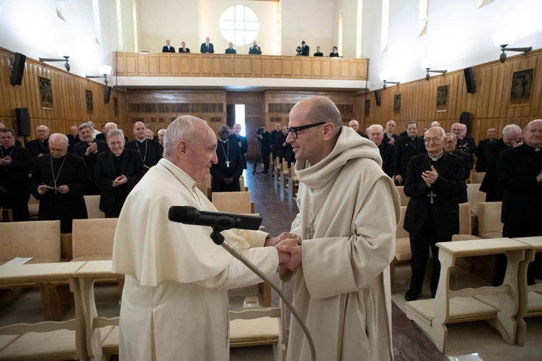 Papież: Bóg zawsze jest obecny w tym, co ludzkie