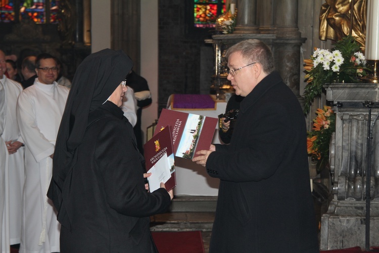 Święto patronalne abp. Józefa Kupnego i nowi nadzwyczajni szafarze Komunii św.