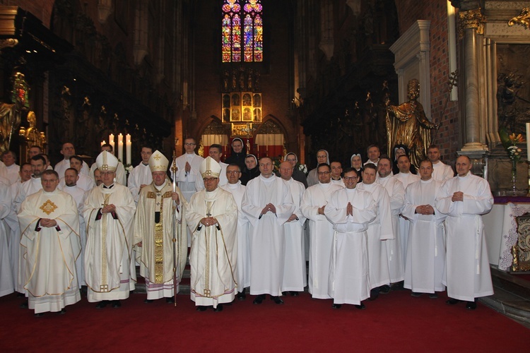 Święto patronalne abp. Józefa Kupnego i nowi nadzwyczajni szafarze Komunii św.