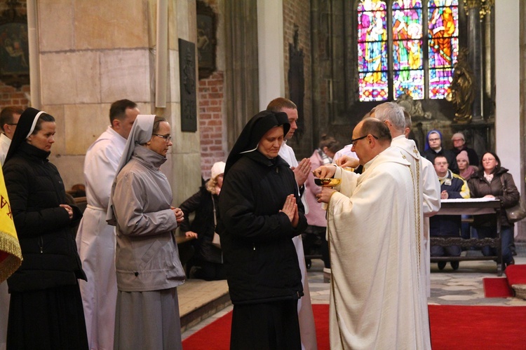 Święto patronalne abp. Józefa Kupnego i nowi nadzwyczajni szafarze Komunii św.