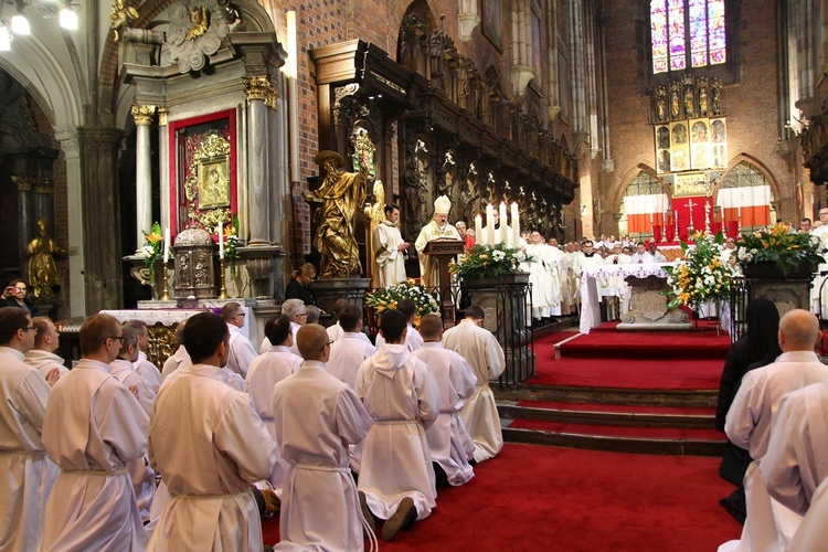 Święto patronalne abp. Józefa Kupnego i nowi nadzwyczajni szafarze Komunii św.