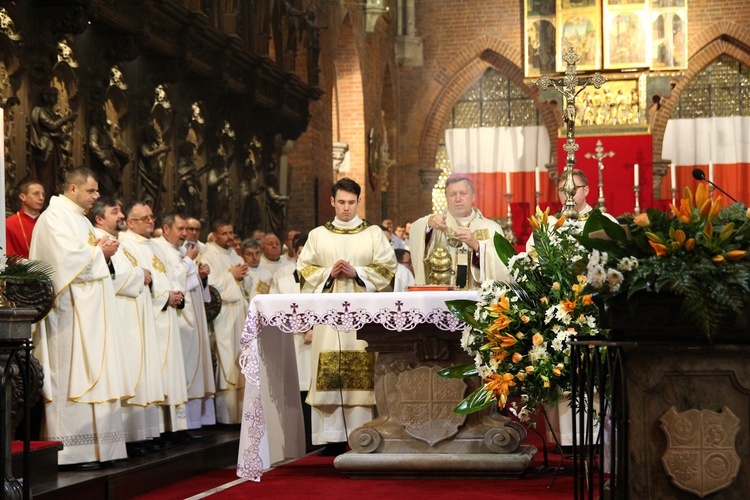 Święto patronalne abp. Józefa Kupnego i nowi nadzwyczajni szafarze Komunii św.