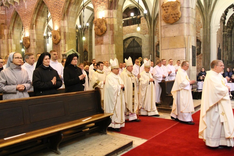 Święto patronalne abp. Józefa Kupnego i nowi nadzwyczajni szafarze Komunii św.