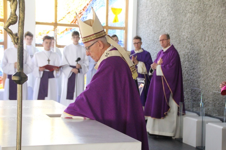 Poświęcenie ołtarza i prezbiterium w Bojszowach Nowych