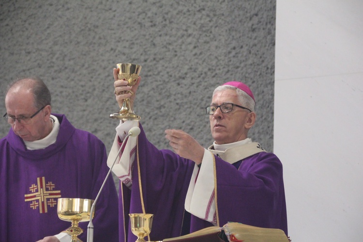 Poświęcenie ołtarza i prezbiterium w Bojszowach Nowych