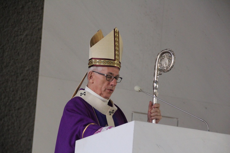 Poświęcenie ołtarza i prezbiterium w Bojszowach Nowych