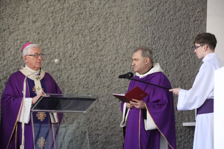 Poświęcenie ołtarza i prezbiterium w Bojszowach Nowych