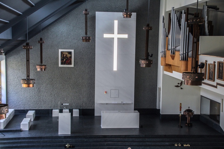 Poświęcenie ołtarza i prezbiterium w Bojszowach Nowych