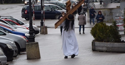 Jezus w Bartoszycach. Przygotowania do premiery młodzieżowego misterium