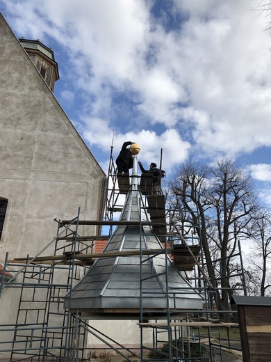 Na wieży w Grodziszczu zostawili ślad dla przyszłych pokoleń.