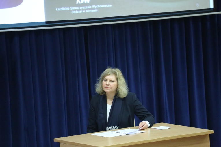 Forum Nauczycieli i Wychowawców.