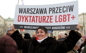 Rodzice bronią prawa wychowania dzieci w wartościach im bliskich.