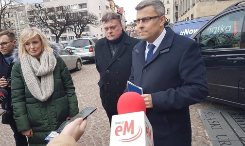 Śląskie: busy "Nowej Piątki PiS” ruszyły w teren