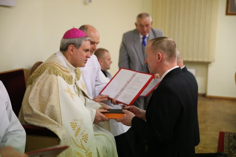 Neokatechumeni otrzymali księge Liturgii Godzin 