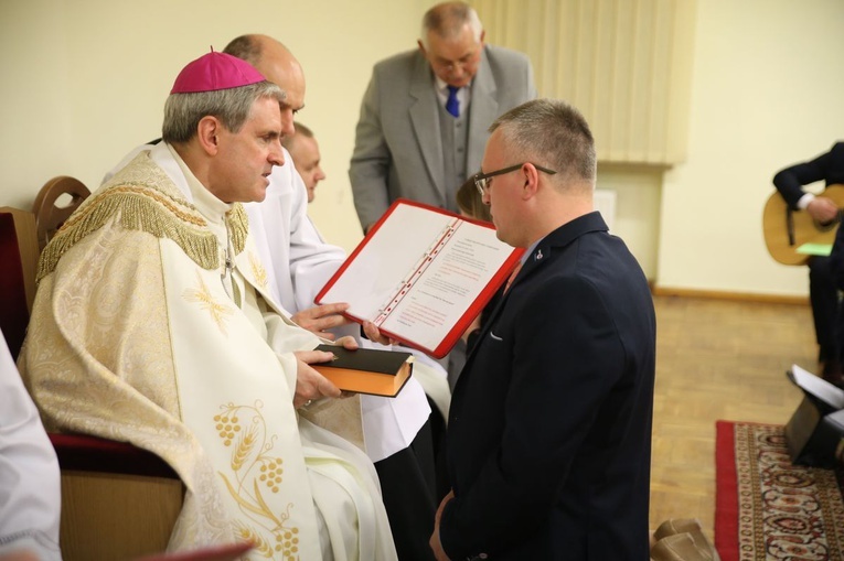 Neokatechumeni otrzymali księge Liturgii Godzin 