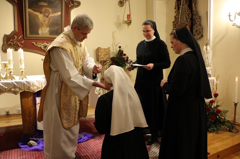 Obłóczyny s. Faustyny i s. Klary w Zgromadzeniu Sióstr Bożego Serca Jezusa