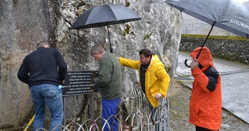 Polskie tablice w Lourdes w Roku św. Bernadety