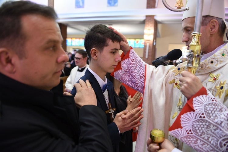 Bierzmowanie u Matki Bożej Nieustającej Pomocy w Mielcu - cz. 1