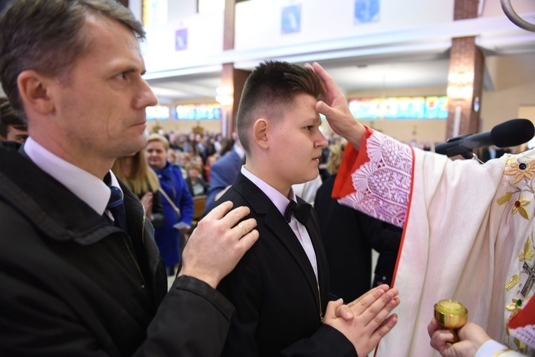 Bierzmowanie u Matki Bożej Nieustającej Pomocy w Mielcu - cz. 1