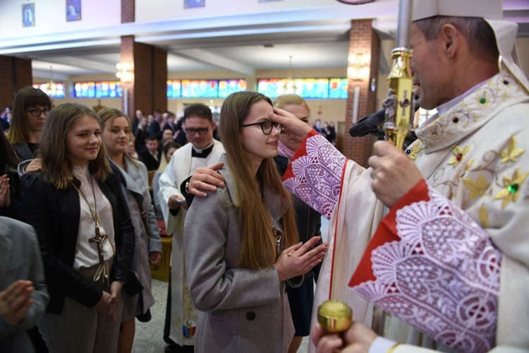 Bierzmowanie u Matki Bożej Nieustającej Pomocy w Mielcu - cz. 1