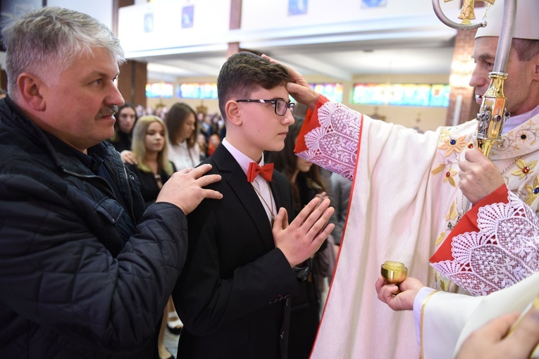 Bierzmowanie u Matki Bożej Nieustającej Pomocy w Mielcu - cz. 1