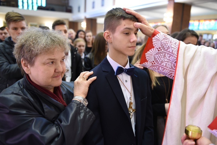 Bierzmowanie u Matki Bożej Nieustającej Pomocy w Mielcu - cz. 1