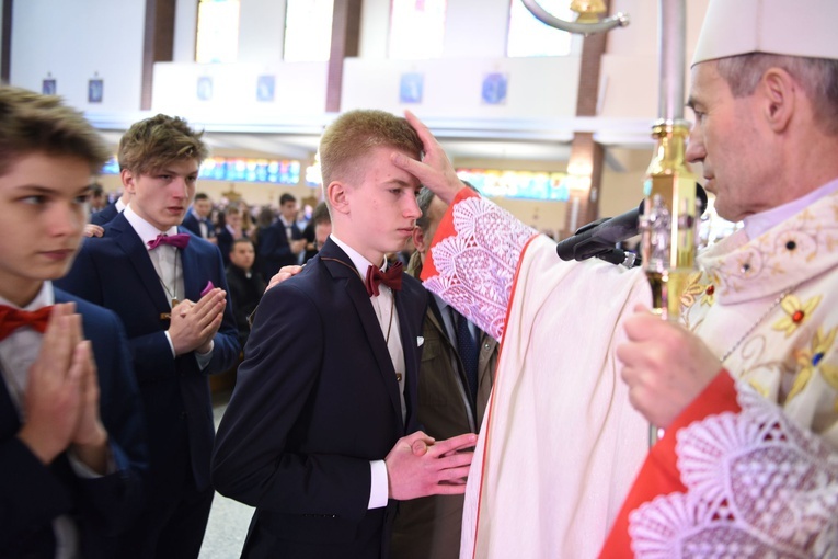 Bierzmowanie u Matki Bożej Nieustającej Pomocy w Mielcu - cz. 1