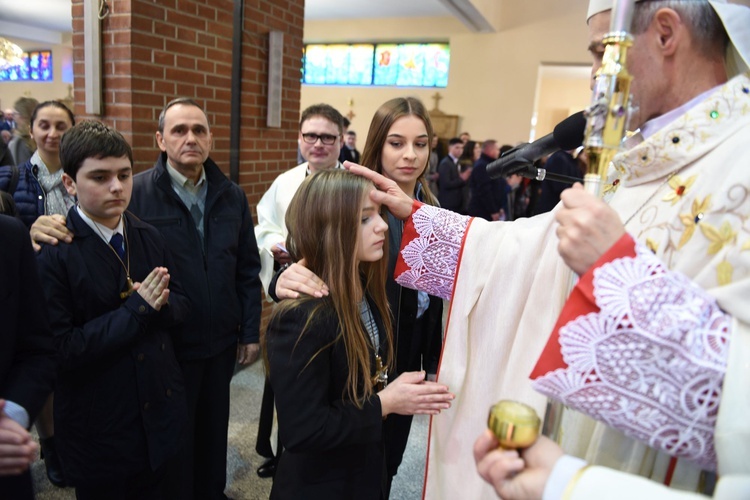 Bierzmowanie u Matki Bożej Nieustającej Pomocy w Mielcu - cz. 1