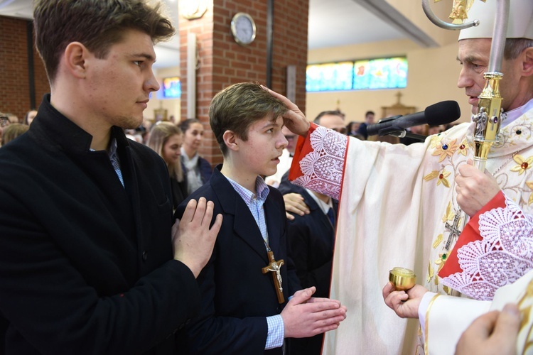 Bierzmowanie u Matki Bożej Nieustającej Pomocy w Mielcu - cz. 1