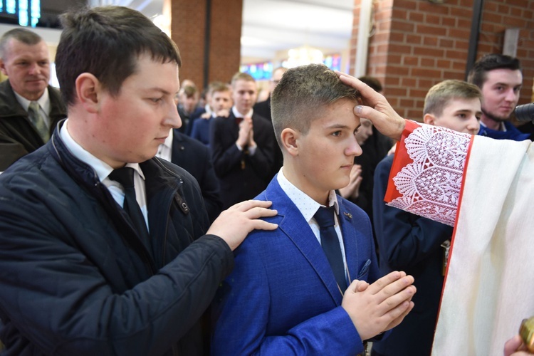 Bierzmowanie u Matki Bożej Nieustającej Pomocy w Mielcu - cz. 1