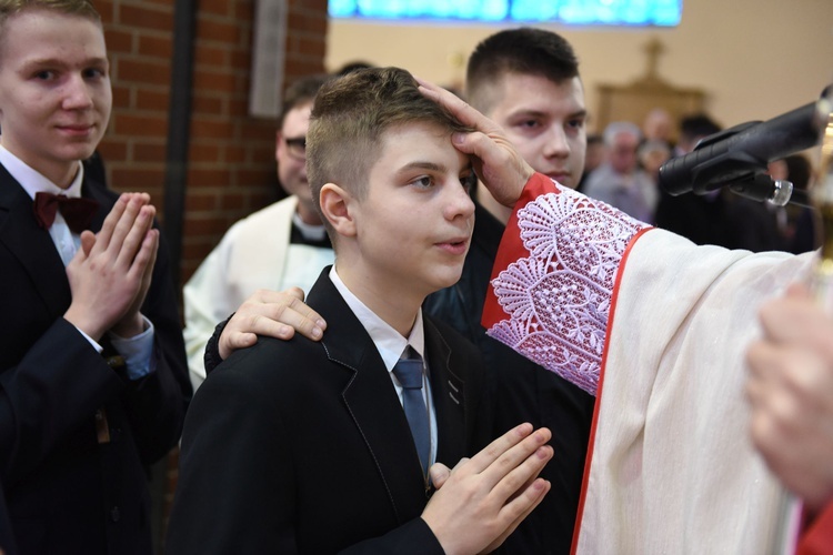 Bierzmowanie u Matki Bożej Nieustającej Pomocy w Mielcu - cz. 1