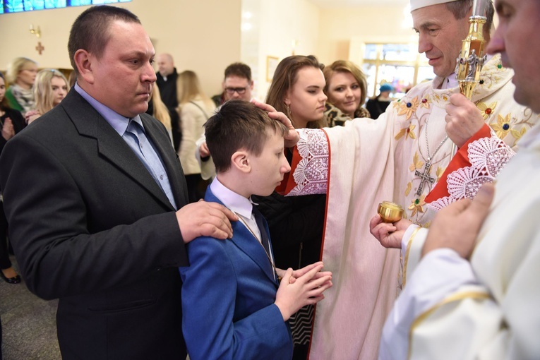 Bierzmowanie u Matki Bożej Nieustającej Pomocy w Mielcu - cz. 1