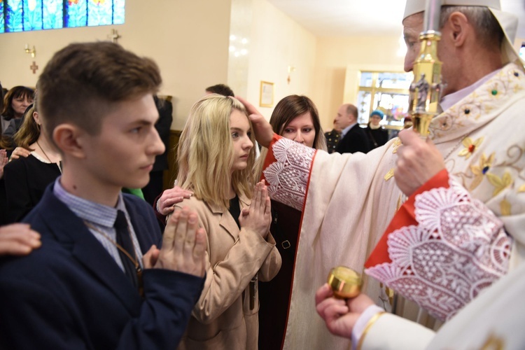 Bierzmowanie u Matki Bożej Nieustającej Pomocy w Mielcu - cz. 1