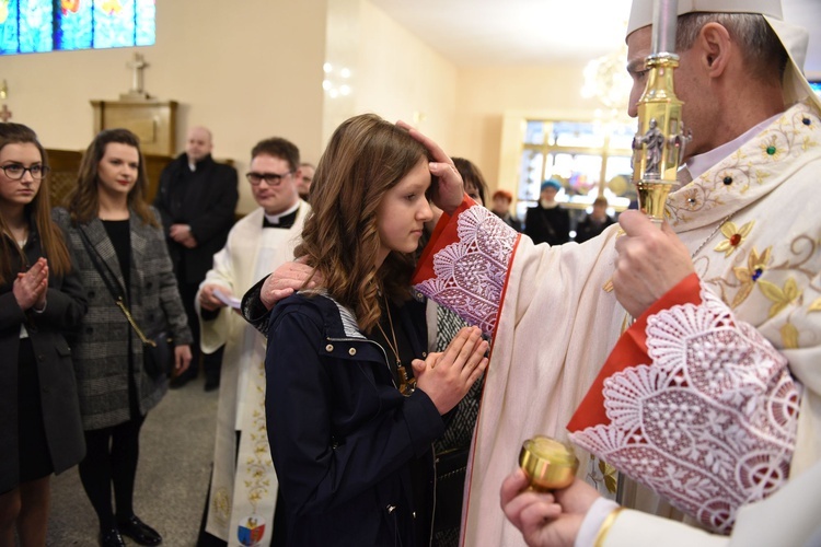 Bierzmowanie u Matki Bożej Nieustającej Pomocy w Mielcu - cz. 1