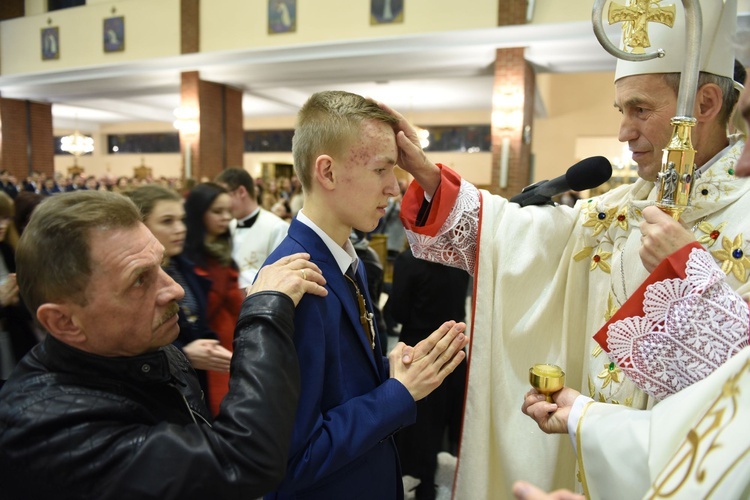 Bierzmowanie u Matki Bożej Nieustającej Pomocy w Mielcu - cz. 2