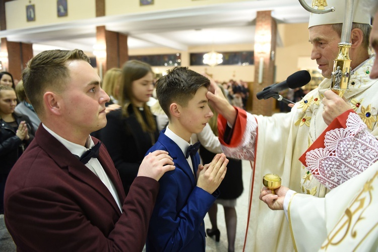 Bierzmowanie u Matki Bożej Nieustającej Pomocy w Mielcu - cz. 2