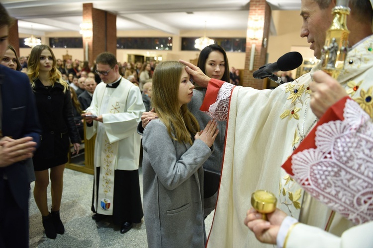 Bierzmowanie u Matki Bożej Nieustającej Pomocy w Mielcu - cz. 2