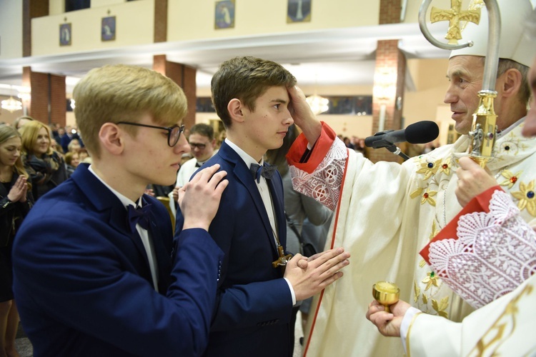 Bierzmowanie u Matki Bożej Nieustającej Pomocy w Mielcu - cz. 2