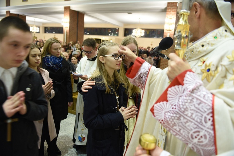 Bierzmowanie u Matki Bożej Nieustającej Pomocy w Mielcu - cz. 2