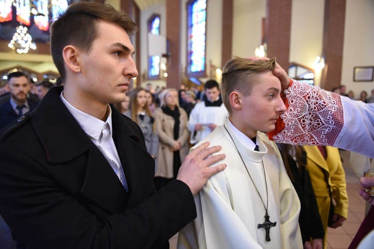 Bierzmowanie w par. Miłosierdzia Bożego w Brzesku