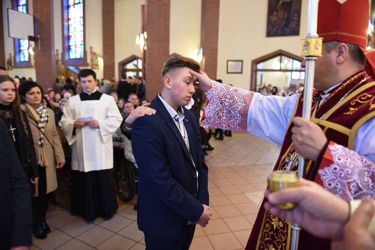 Bierzmowanie w par. Miłosierdzia Bożego w Brzesku